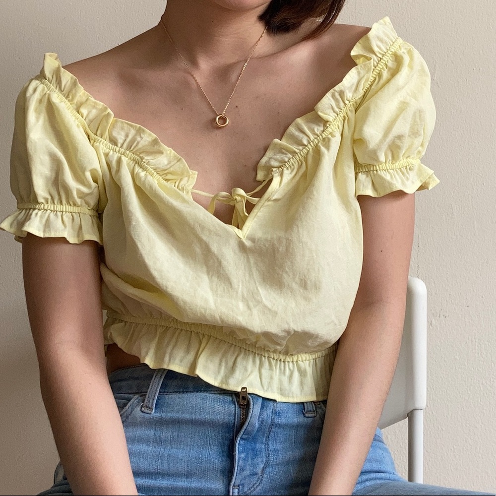 H&M short flounced blouse